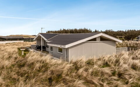 Fridgerd - 300M from the Sea: Holz, Zuhause, Veranda, Deck, Hartholz, Dach, Holzbeize, Holzboden, Eco Hotel