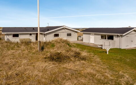 Fridgerd - 300M from the Sea: Holz, Zuhause, Veranda, Deck, Hartholz, Dach, Holzbeize, Holzboden, Eco Hotel