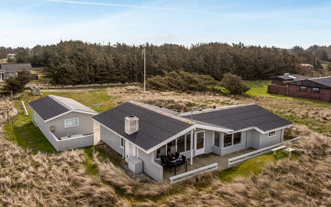 Fridgerd - 300M from the Sea: Holz, Zuhause, Veranda, Deck, Hartholz, Dach, Holzbeize, Holzboden, Eco Hotel