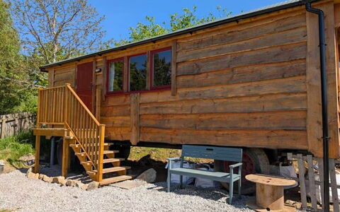 Shepherds Hut: Schwimmbad, Schatten, Resort, Landscaping, Ferienort, Zaun, Hotel, Strandresort