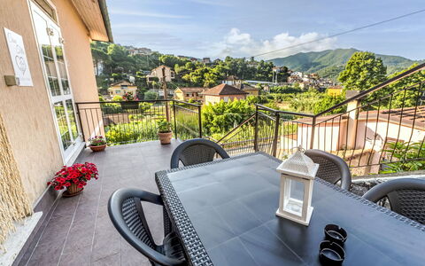 Titta: Balkon, Gartenmöbel, Stuhl, Zaun, Veranda, Eco Hotel, Zimmerpflanze, Tisch Im Freien, Villa