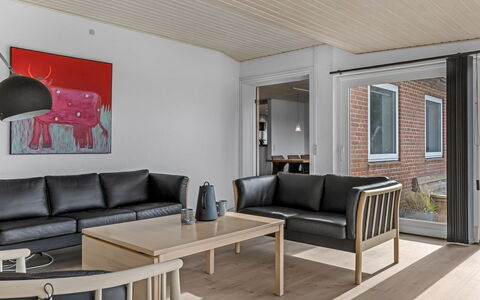 Kukka - 16Km from the Sea: Möbel, Interior Design, Flooring, Fussboden, Holz, Decke, Couch, Wohnzimmer, Tabelle, Holzboden