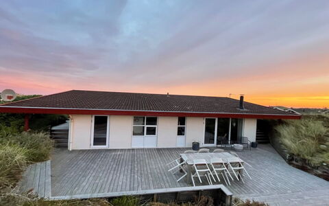 Imelda - 700M from the Sea: Dach, Haus, Zuhause, Hütte, Grundstueck, Steigung, Estate, Schatten, Bauernhaus