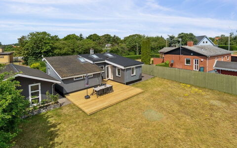 Dreng - 250M from the Sea: Estate, Schatten, Auffahrt, Bauernhaus