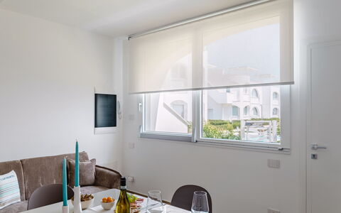 Perla Costa Conero: Interior Design, Fensterabdeckung, Möbel, Wohnung, Fensterbehandlung, Zimmer, Glas, Decke, Stuhl, Wohnzimmer