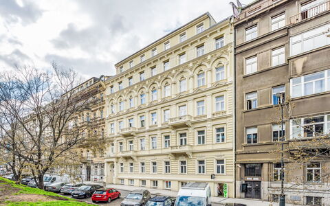 Prague Centre 109: Gebäude, Wohnung, Eigentumswohnung, Familienauto, Mischnutzung, Luxus-Fahrzeug, Parkplatz
