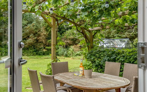 Horsten - from the Sea: Holz, Zuhause, Veranda, Deck, Hartholz, Dach, Holzbeize, Holzboden, Eco Hotel