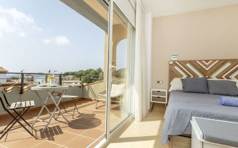Together: Interior Design, Flooring, Fussboden, Wohnung, Möbel, Zuhause, Balkon, Zimmer, Holzbeize, Stuhl