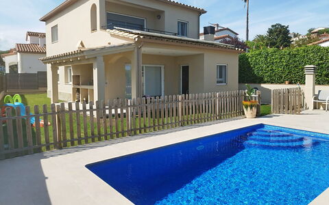Together: Schwimmbad, Resort, Freizeit, Canidae, Hinterhof, Villa, Water Feature, Eco Hotel, Hof