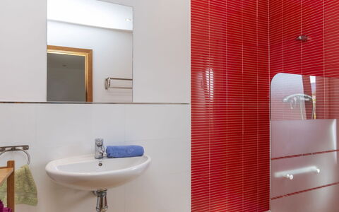 Together: Wand, Rot, Badezimmer, Flooring, Armatur, Interior Design, Fussboden, Fliese, Installation, Bad Sink