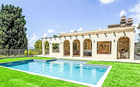 Umbriancevilla: Estate, Garten, Schwimmbad, Villa, Hazienda, Bauernhaus, Rasen, Villa, Schatten, Landscaping