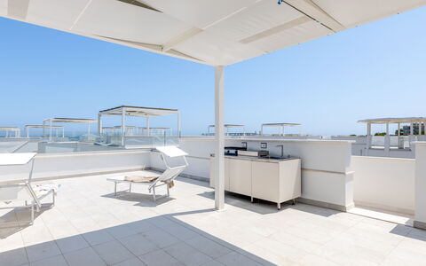 Brezza Costa Conero: Fussboden, Wohnung, Balkon, Stuhl, Aluminium, Daylighting, Hotel