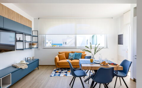 Brezza Costa Conero: Möbel, Interior Design, Couch, Flooring, Fussboden, Wohnzimmer, Holz, Zimmer, Tabelle, Decke