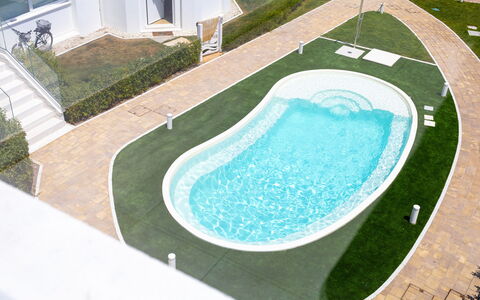 Brezza Costa Conero: Schwimmbad, Verbundwerkstoff, Freizeit, Water Feature, Kunstrasen, Rasen, Landscaping, Garten, Resort, Garten