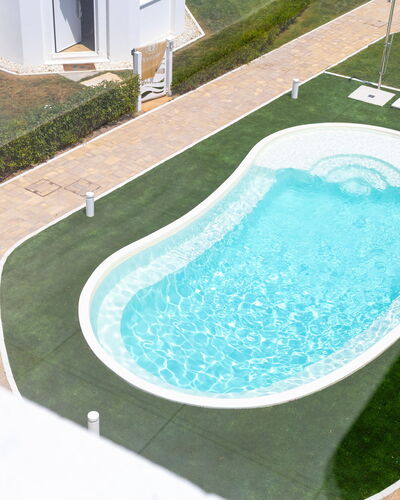 Brezza Costa Conero: Schwimmbad, Verbundwerkstoff, Freizeit, Water Feature, Kunstrasen, Rasen, Landscaping, Garten, Resort, Garten