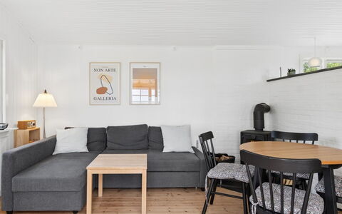 Catalin - 50M from the Sea: Möbel, Flooring, Fussboden, Interior Design, Couch, Holz, Wohnzimmer, Holzboden, Tabelle, Zimmer