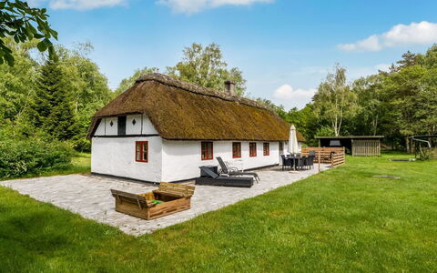 Aatos - 2Km from the Sea: Holz, Zuhause, Veranda, Deck, Hartholz, Dach, Holzbeize, Holzboden, Eco Hotel