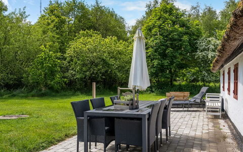 Aatos - 2Km from the Sea: Holz, Zuhause, Veranda, Deck, Hartholz, Dach, Holzbeize, Holzboden, Eco Hotel