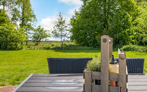 Aatos - 2Km from the Sea: Holz, Zuhause, Veranda, Deck, Hartholz, Dach, Holzbeize, Holzboden, Eco Hotel