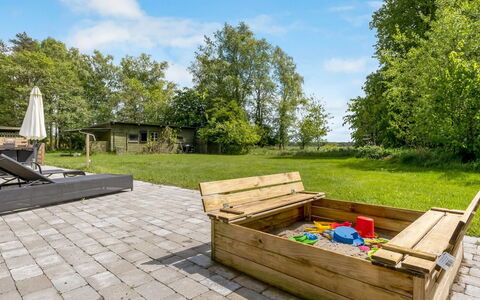Aatos - 2Km from the Sea: Holz, Zuhause, Veranda, Deck, Hartholz, Dach, Holzbeize, Holzboden, Eco Hotel