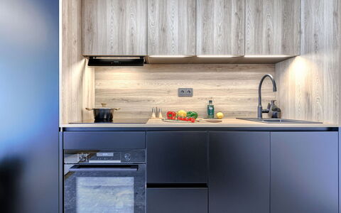 Brnistra: Küche, Küchengerät, Countertop, Holz, Cabinetry, Interior Design, Major Appliance, Haushaltsgerät, Sinken, Schrank