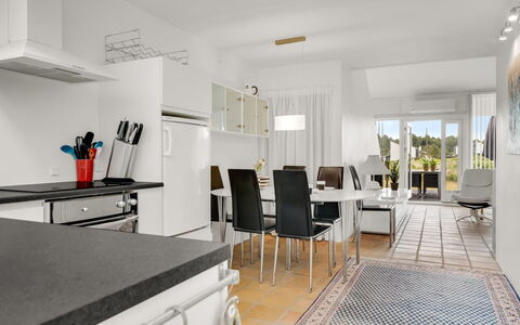 Nis - 900M from the Sea: Möbel, Flooring, Interior Design, Fussboden, Stuhl, Zimmer, Decke, Tabelle, Küche, Küche & Esszimmer Tisch