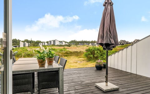 Nis - 900M from the Sea: Estate, Schatten, Auffahrt, Bauernhaus