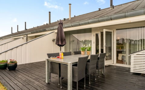 Nis - 900M from the Sea: Estate, Schatten, Auffahrt, Bauernhaus