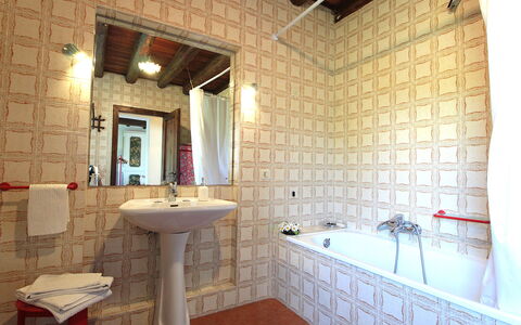 Casa Ballo delle Streghe, Garden, Montebelluna: Wand, Flooring, Interior Design, Fussboden, Badezimmer, Armatur, Decke, Bad Sink, Installation, Zimmer