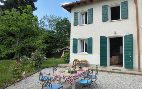 Casa Ballo delle Streghe, Garden, Montebelluna: Tür, Strauch, Haus, Zuhause, Hütte, Schatten, Garten, Garten, Landscaping, Hinterhof