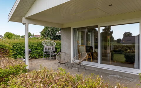 Tolke - 400M from the Sea: Dach, Haus, Zuhause, Hütte, Tür, Abstellgleis, Deck, Veranda, Planke, Hartholz
