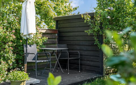 Helemine - 500M from the Sea: Holz, Flooring, Interior Design, Fussboden, Möbel, Holzboden, Zimmer, Decke, Holzbeize, Hartholz