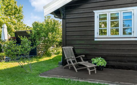 Helemine - 500M from the Sea: Blau, Strauch, Hütte, Ground, Garten, Estate, Schatten, Landscaping, Bauernhaus, Eco Hotel