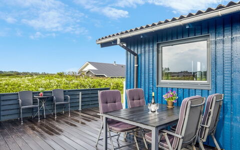 Iiris - 200M from the Sea: Holz, Zuhause, Veranda, Deck, Hartholz, Dach, Holzbeize, Holzboden, Eco Hotel