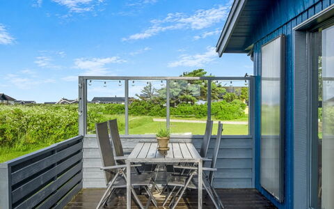 Iiris - 200M from the Sea: Holz, Zuhause, Veranda, Deck, Hartholz, Dach, Holzbeize, Holzboden, Eco Hotel