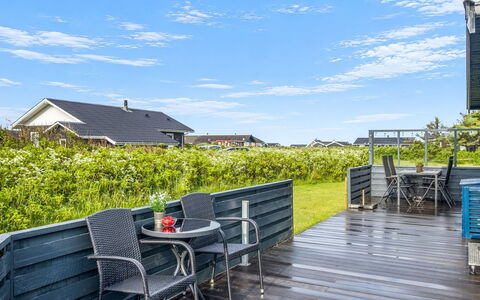 Iiris - 200M from the Sea: Holz, Zuhause, Veranda, Deck, Hartholz, Dach, Holzbeize, Holzboden, Eco Hotel