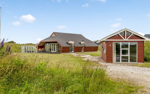 Tjark - 500M from the Sea: Holz, Zuhause, Veranda, Deck, Hartholz, Dach, Holzbeize, Holzboden, Eco Hotel