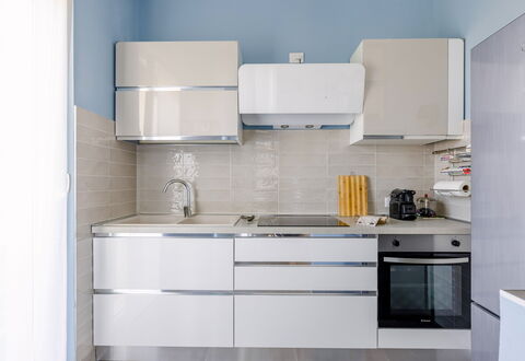 Altamarea Apartment: Küchengerät, Küche, Cabinetry, Countertop, Major Appliance, Flooring, Möbel, Interior Design, Holz, Haushaltsgerät