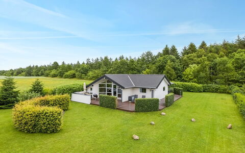 Naimi - 30Km from the Sea: Estate, Schatten, Auffahrt, Bauernhaus