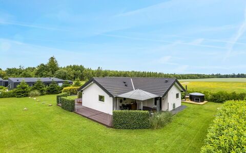 Naimi - 30Km from the Sea: Estate, Schatten, Auffahrt, Bauernhaus