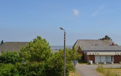 Albina - 4.5Km from the Sea: Himmel, Zuhause, Dach, Wohngebiet, Haus, Grundstueck, Menschliche Siedlung, Ländliches Gebiet, Pole