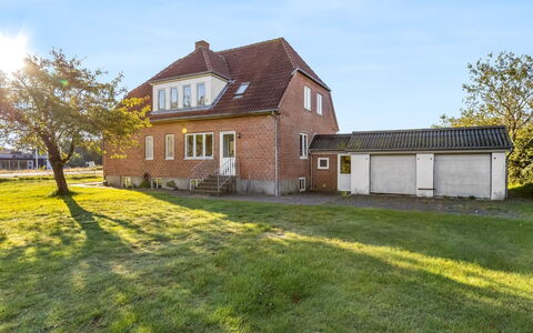 Albina - 4.5Km from the Sea: Estate, Schatten, Auffahrt, Bauernhaus