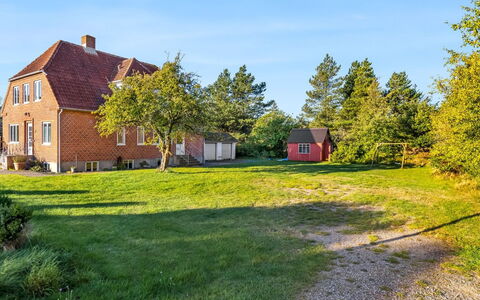 Albina - 4.5Km from the Sea: Estate, Schatten, Auffahrt, Bauernhaus