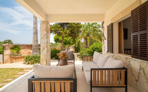 Can Jordi: Blau, Gelb, Balkon, Holzbeize, Hotel, Zimmerpflanze