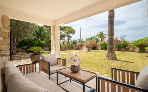 Can Jordi: Blau, Gelb, Balkon, Holzbeize, Hotel, Zimmerpflanze