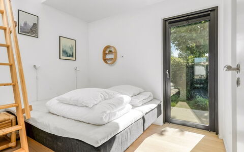 Merve - 250M from the Sea: Bett, Interior Design, Schlafzimmer, Holz, Möbel, Fussboden, Flooring, Zimmer, Decke, Bedding