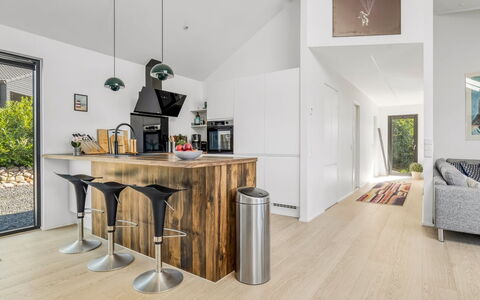 Merve - 250M from the Sea: Interior Design, Flooring, Möbel, Fussboden, Holzboden, Countertop, Holz, Decke, Küche, Laminatboden