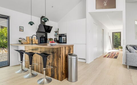 Merve - 250M from the Sea: Interior Design, Flooring, Möbel, Fussboden, Holzboden, Countertop, Holz, Küche, Decke, Laminatboden