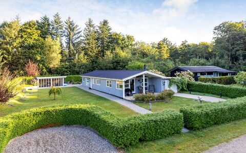 Dorethea - 30Km from the Sea: Estate, Schatten, Auffahrt, Bauernhaus
