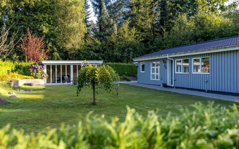 Dorethea - 30Km from the Sea: Estate, Schatten, Auffahrt, Bauernhaus